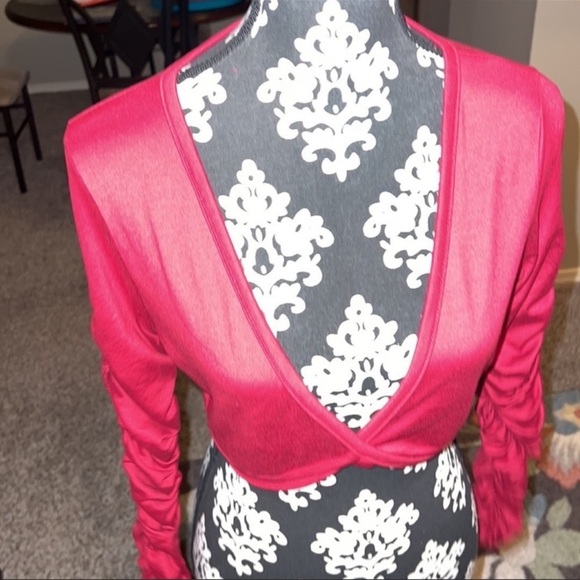 Fashion nova red crop top - Picture 2 of 5